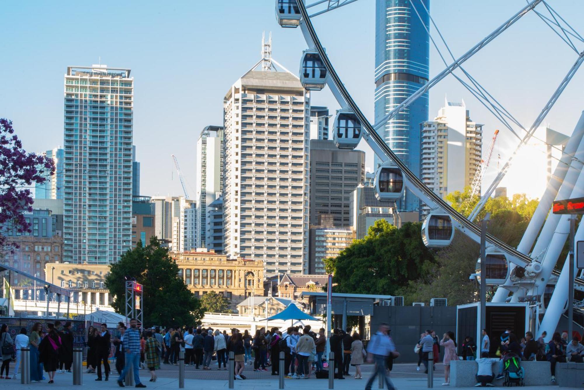 Million Dollar Views And Location! Walk To Cbd!