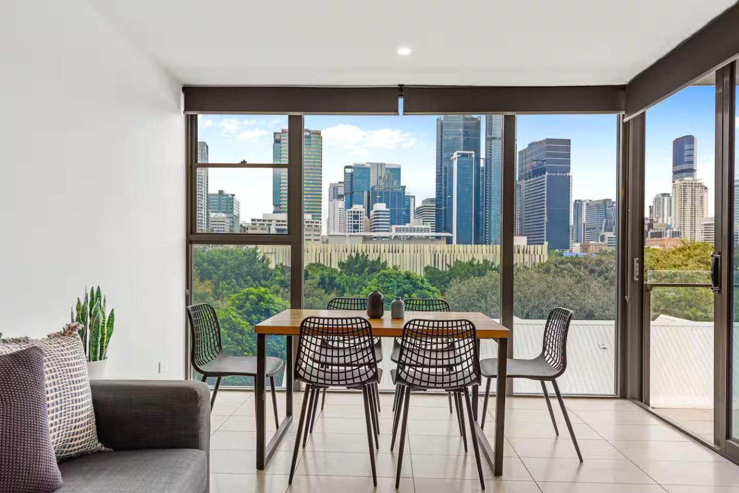 Million Dollar Views And Location! Walk To Cbd! Brisbane