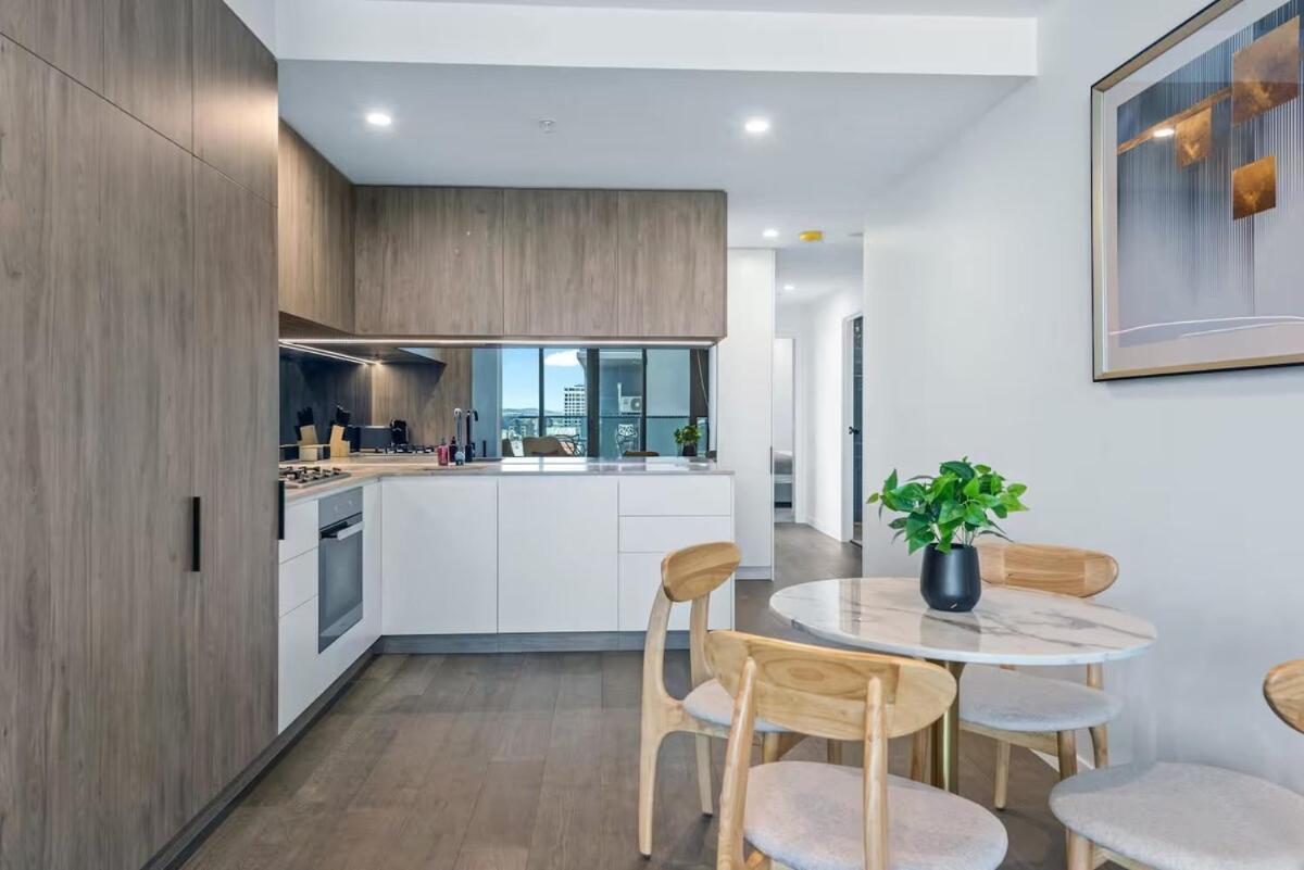 Spacious 2b2b With Free Parking And Rooftop Pool Apartamento