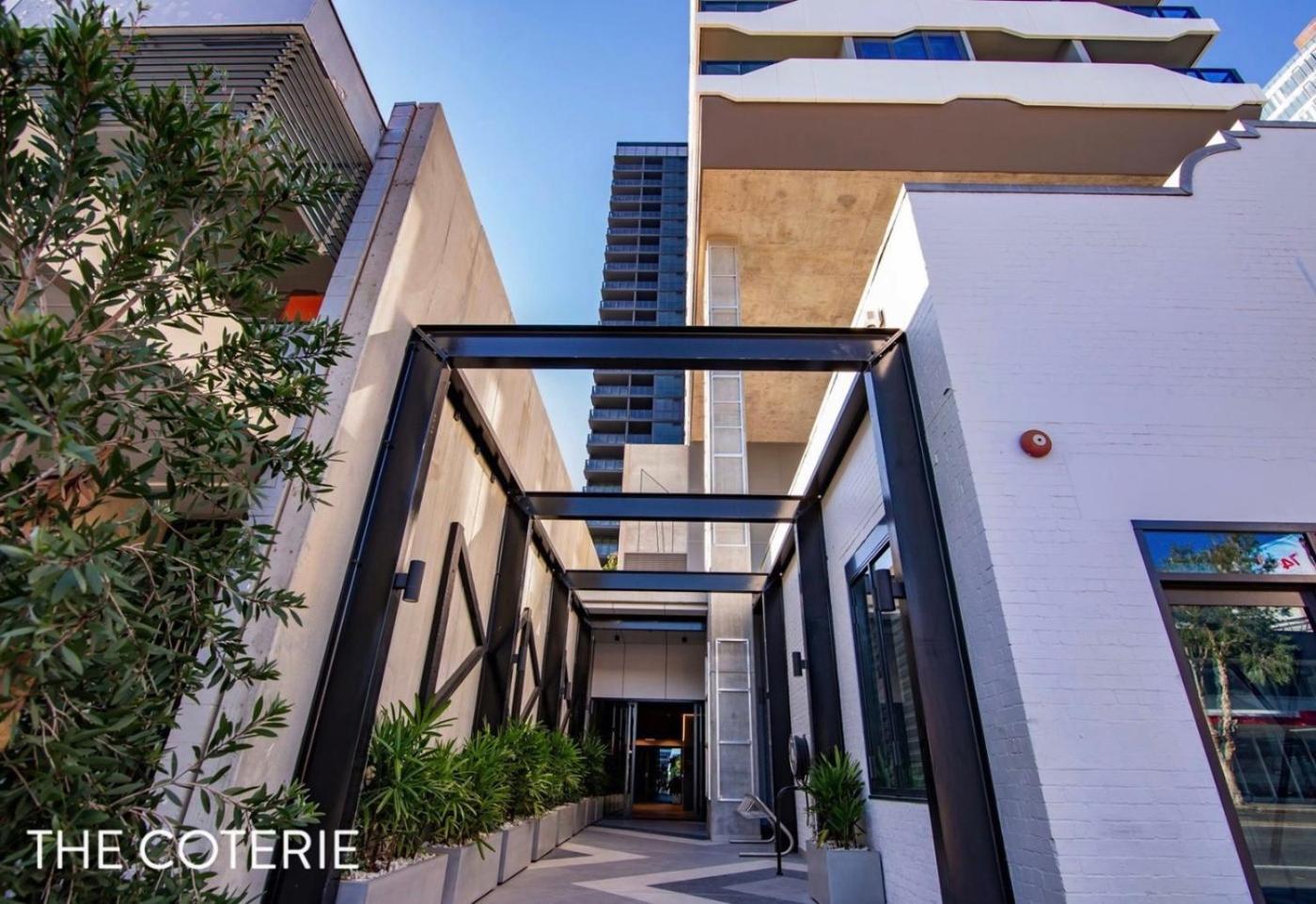 Apartment Stylish Valley Pad With Views, Rooftop And Wi-fi *