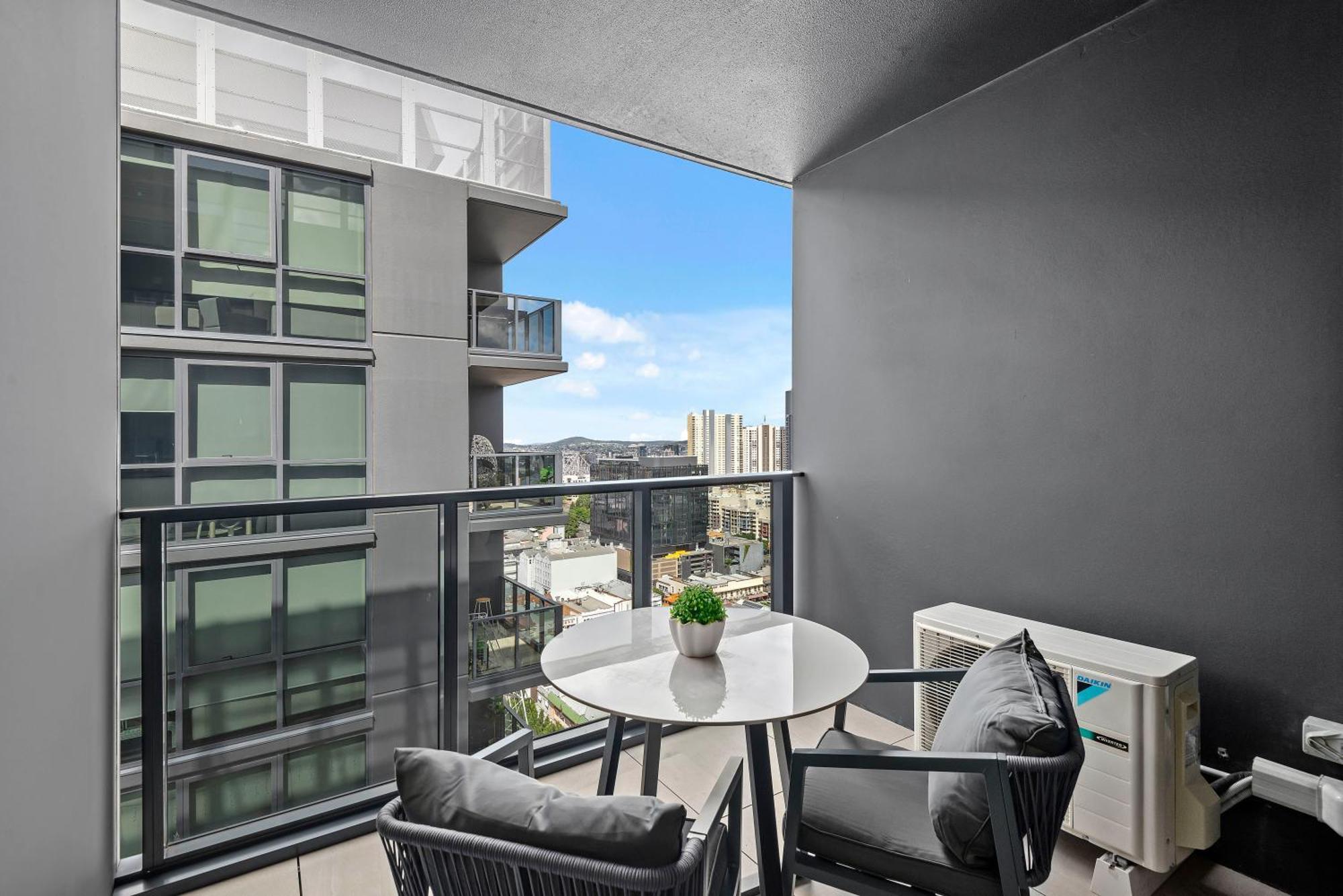 Stylish Valley Pad With Views, Rooftop And Wi-fi Apartment *