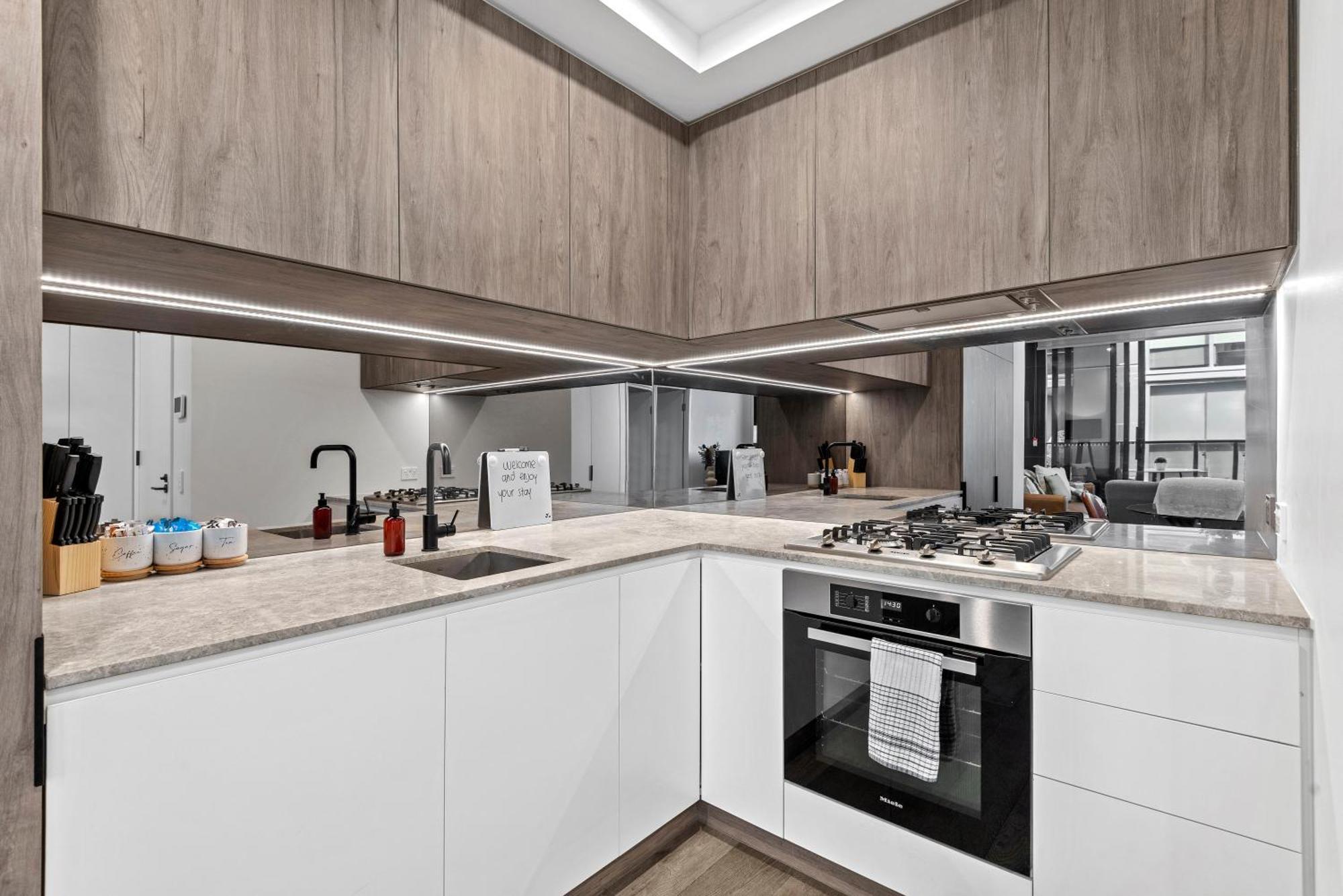 Stylish Valley Pad With Views, Rooftop And Wi-fi Apartment Brisbane