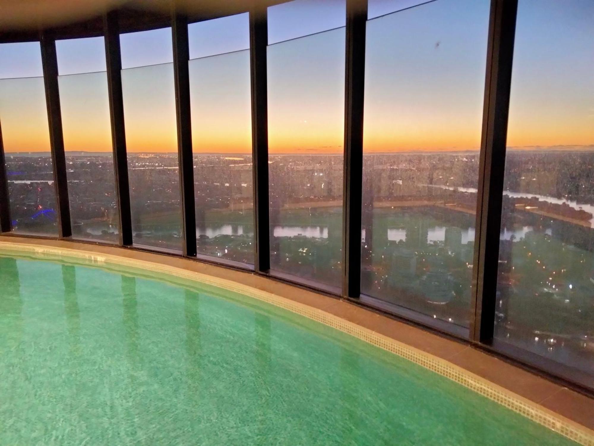 Sky High In Skytower By Cllix Apartment *