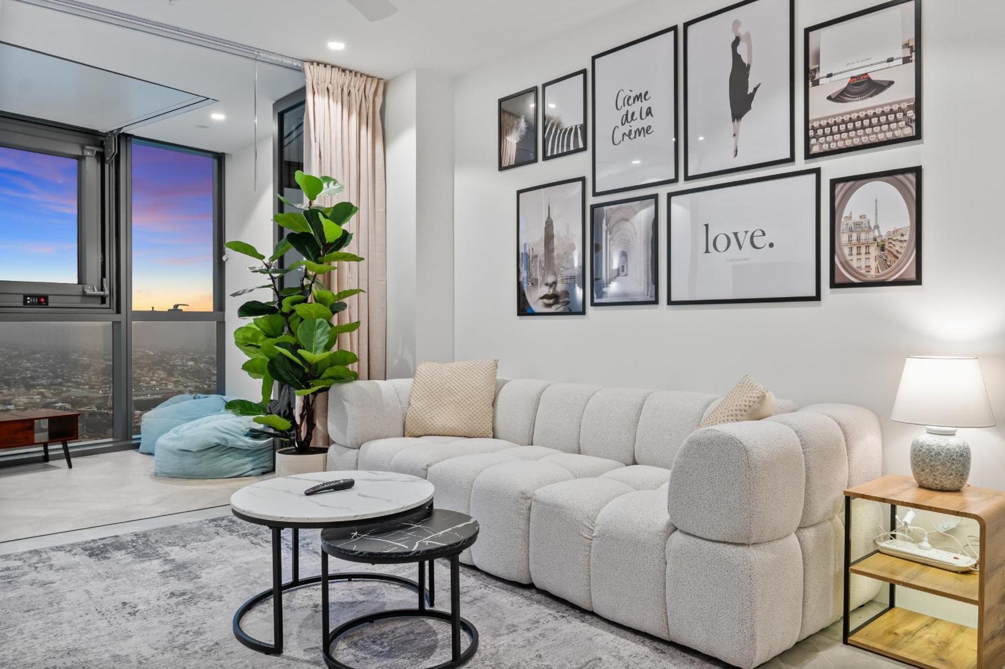Sky Living & River Views In Queens Wharf Residences Brisbane