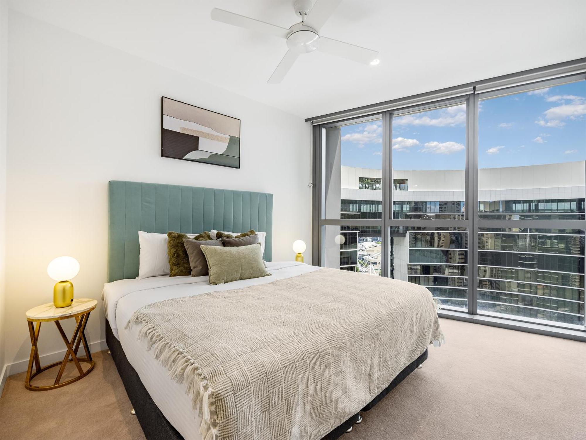 Sky Living & River Views In Queens Wharf Residences Apartment