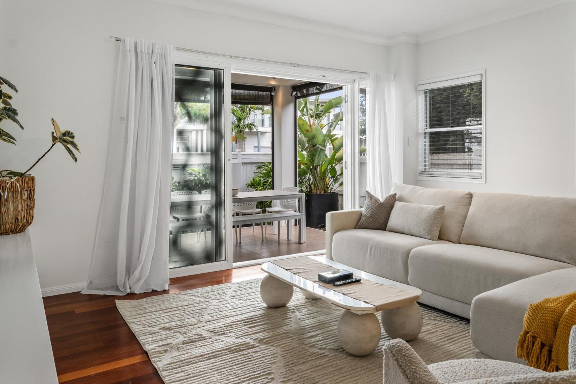 Maison Marie: Cinebar Getaway 4 Bedrooms 2.5 Baths *