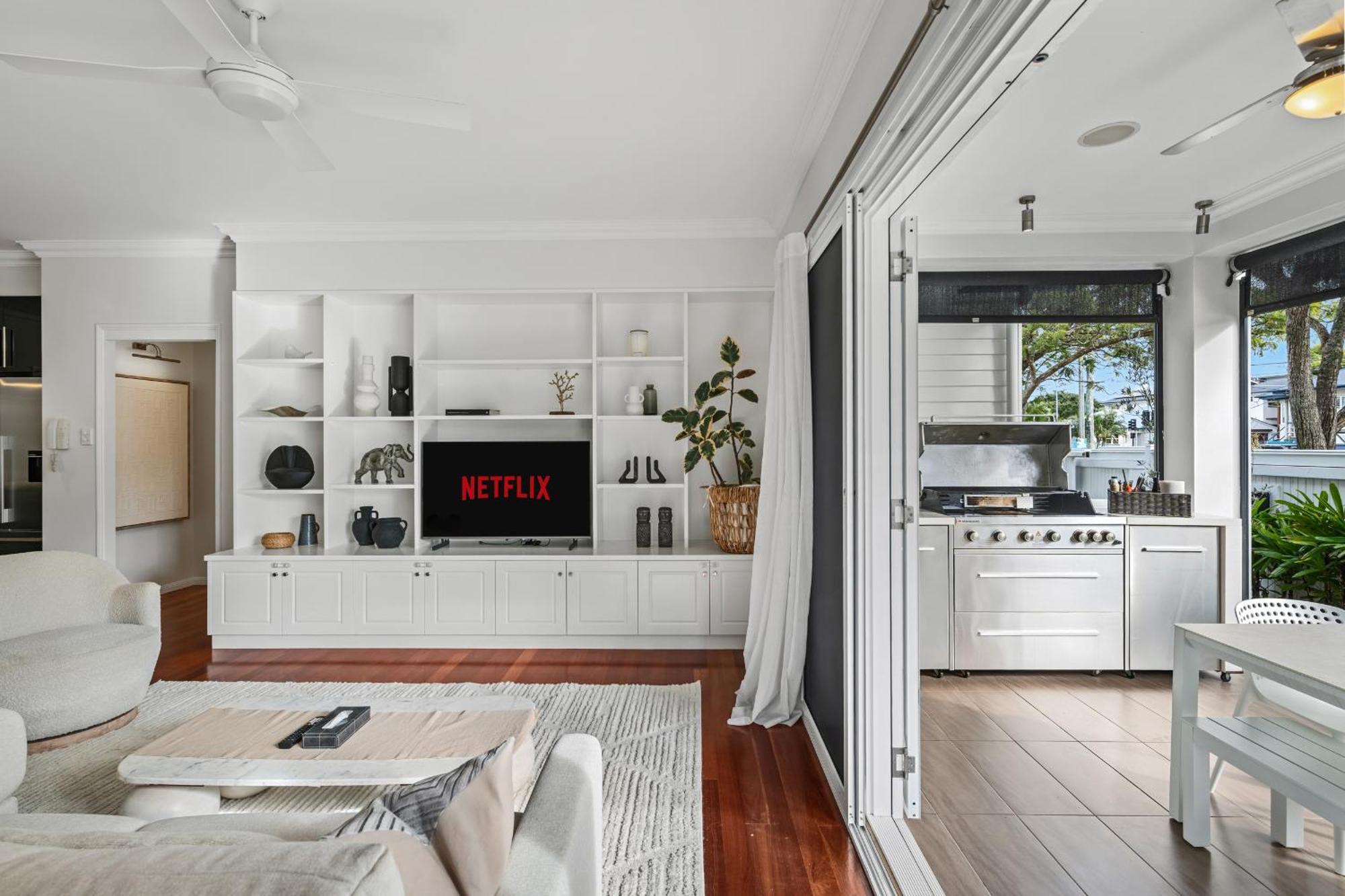 Maison Marie: Cinebar Getaway 4 Bedrooms 2.5 Baths Holiday home Brisbane