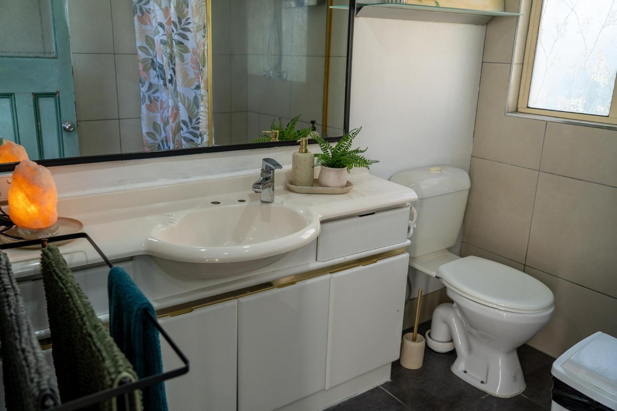 Hot Tub, Ice Bath, Gym, Sauna, Pool Table Coorparoo Haven Brisbane