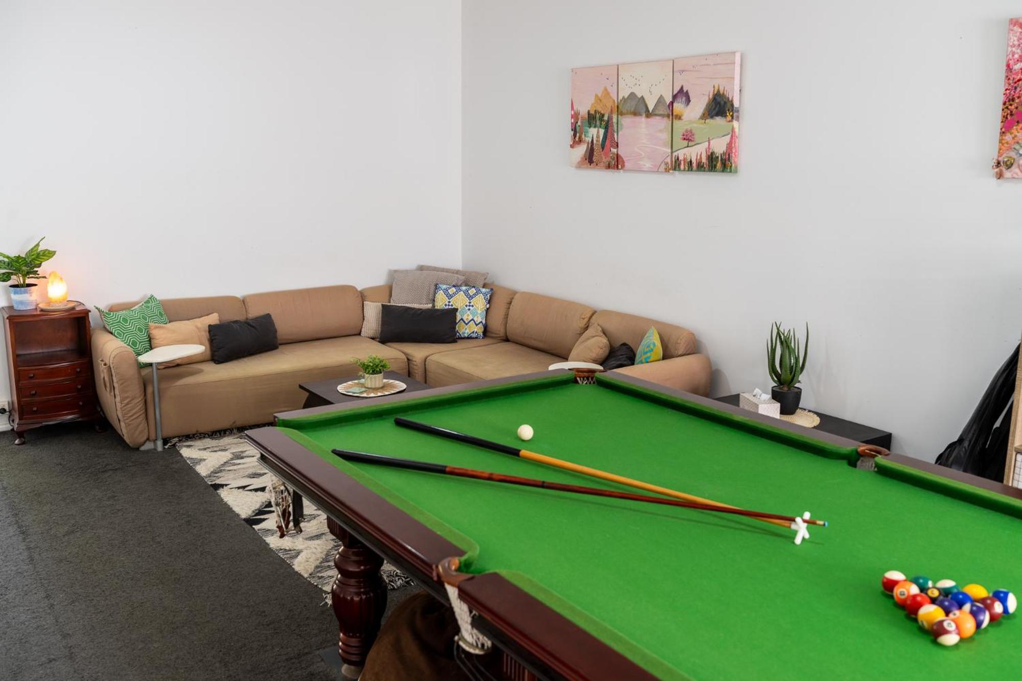 Homestay Hot Tub, Ice Bath, Gym, Sauna, Pool Table Coorparoo Haven