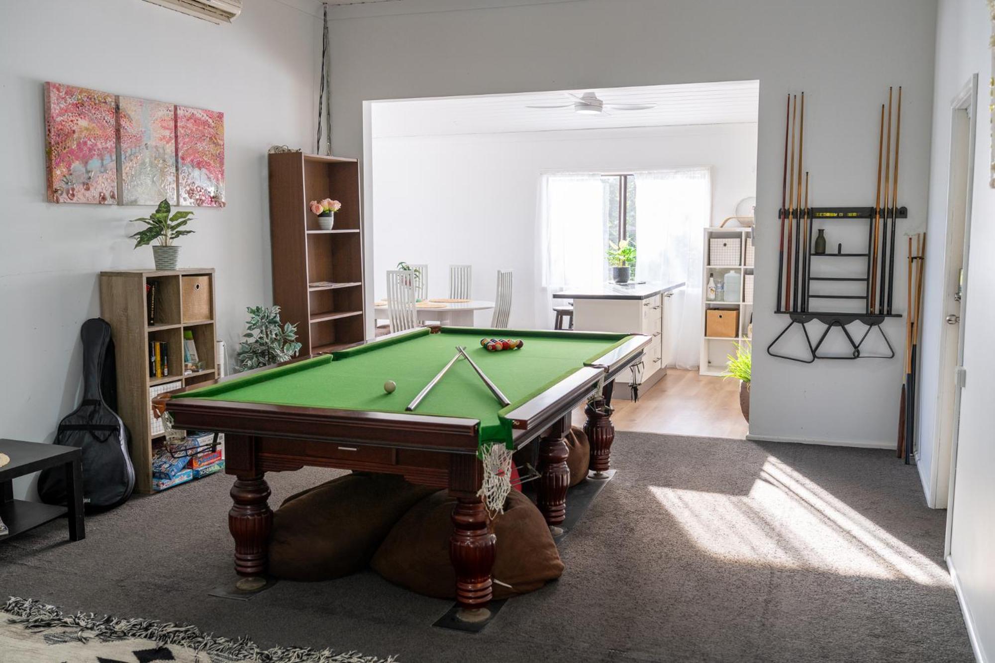 Hot Tub, Ice Bath, Gym, Sauna, Pool Table Coorparoo Haven Homestay *