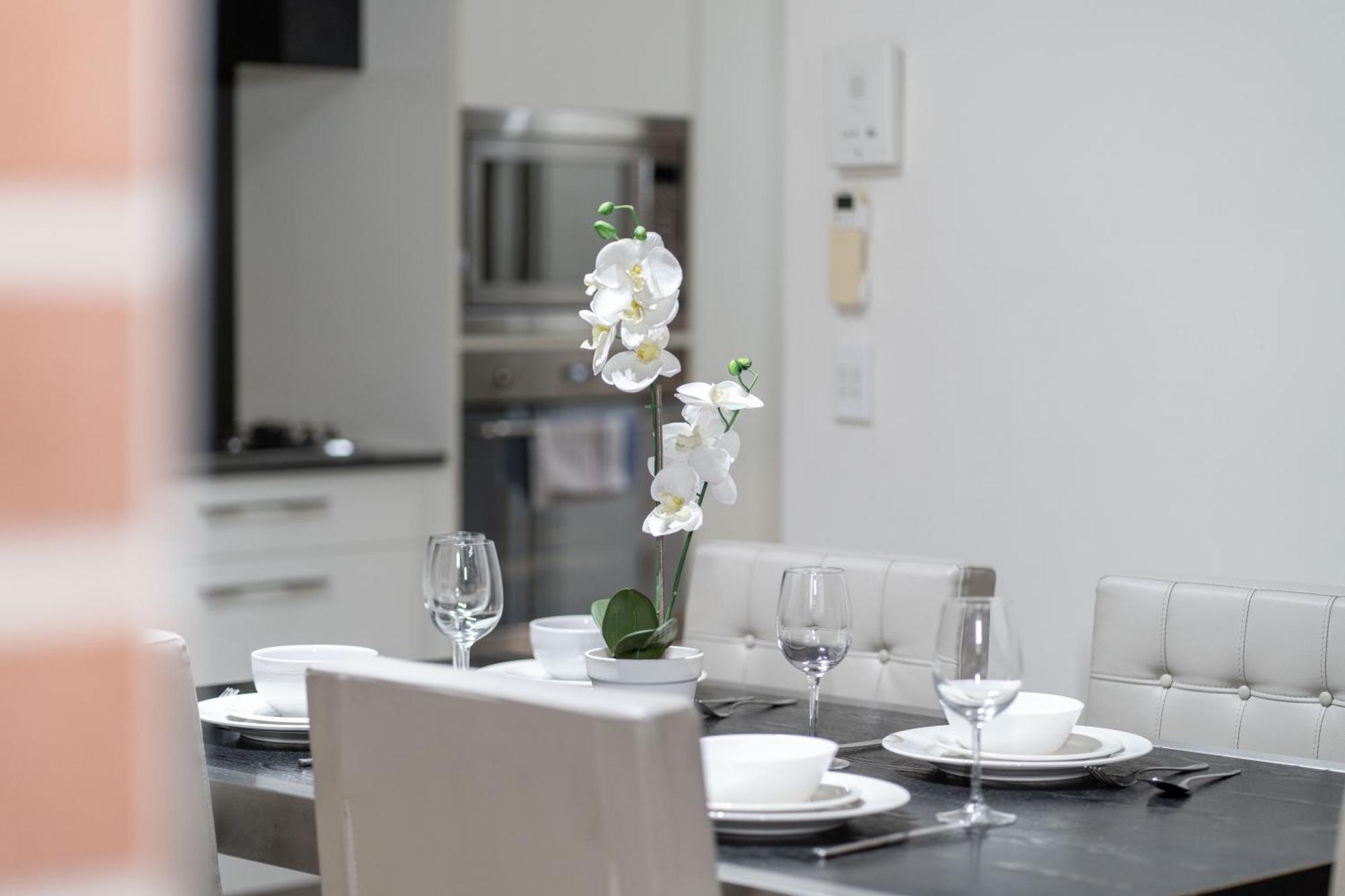 Modern 2br 2ba With Parking In South Apartment *