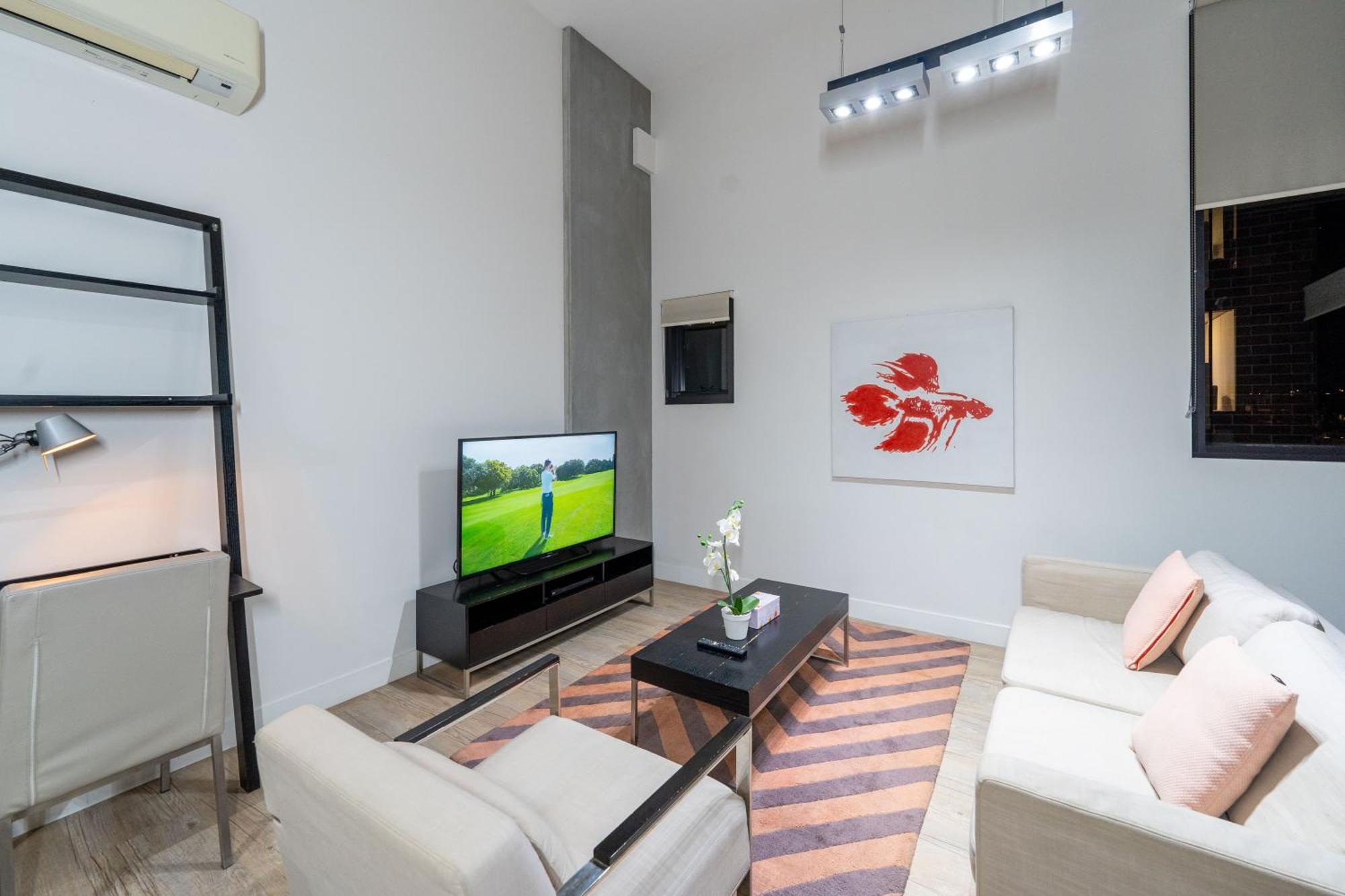 Modern 2br 2ba With Parking In South *