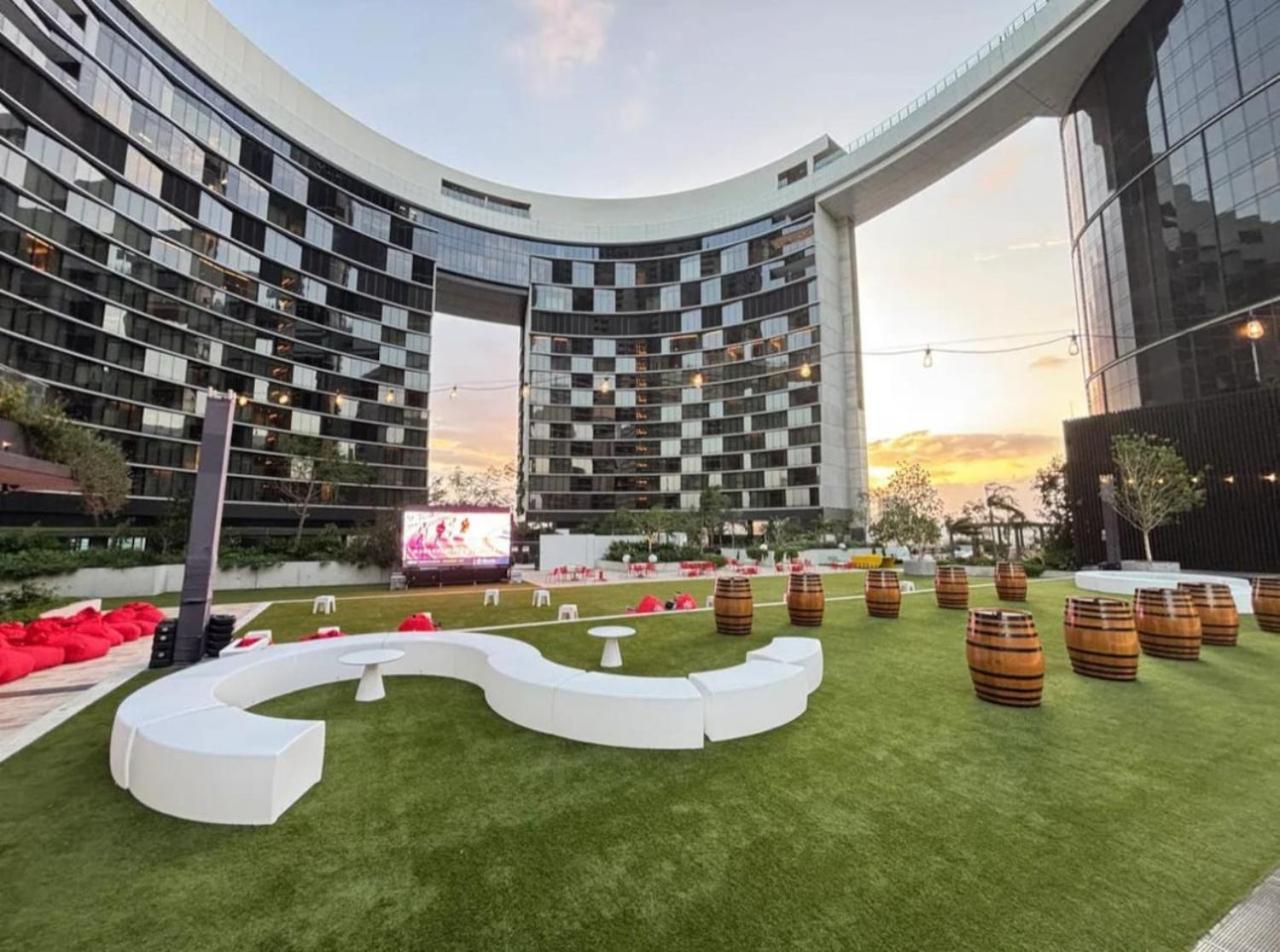 Luxurious 2 Bed With Pool, Sauna And Gym Apartment Brisbane