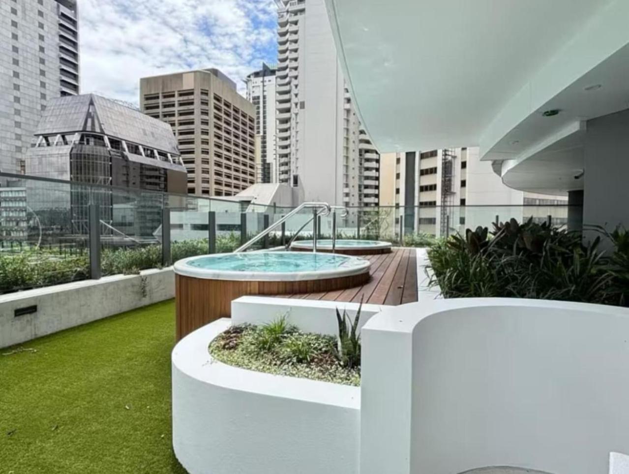 Apartment Stylish With Pool, Sauna & Gym
