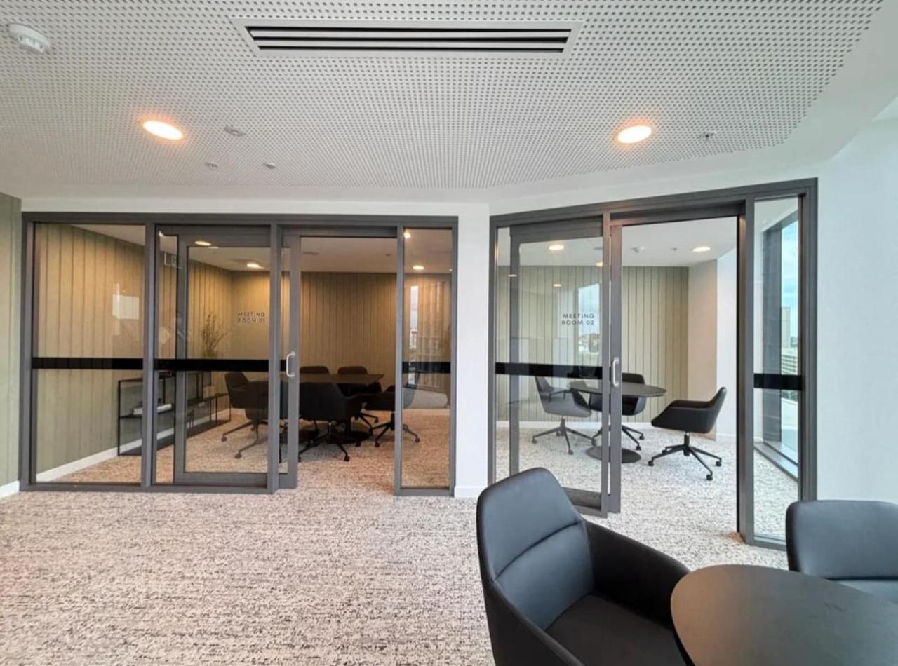 Stylish With Pool, Sauna & Gym Apartment