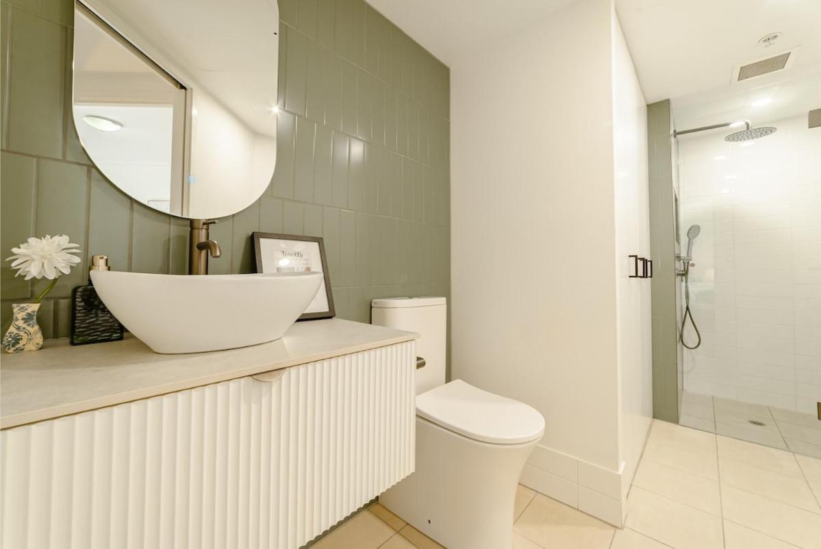 Lux 18th Floor 2br 2bath, River View, Pool, Spa, Sauna, Gym, Wifi, Apartment