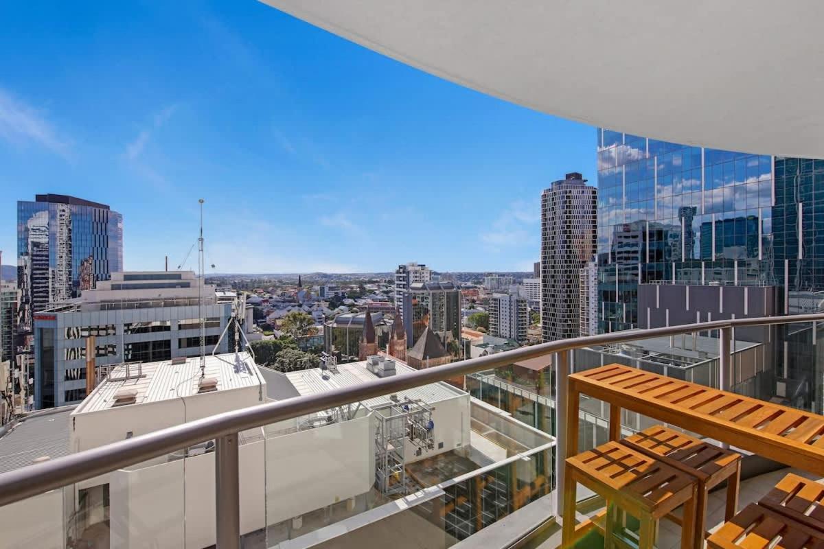 Apartment Arcade In The Sky- Views Games & Vibes *