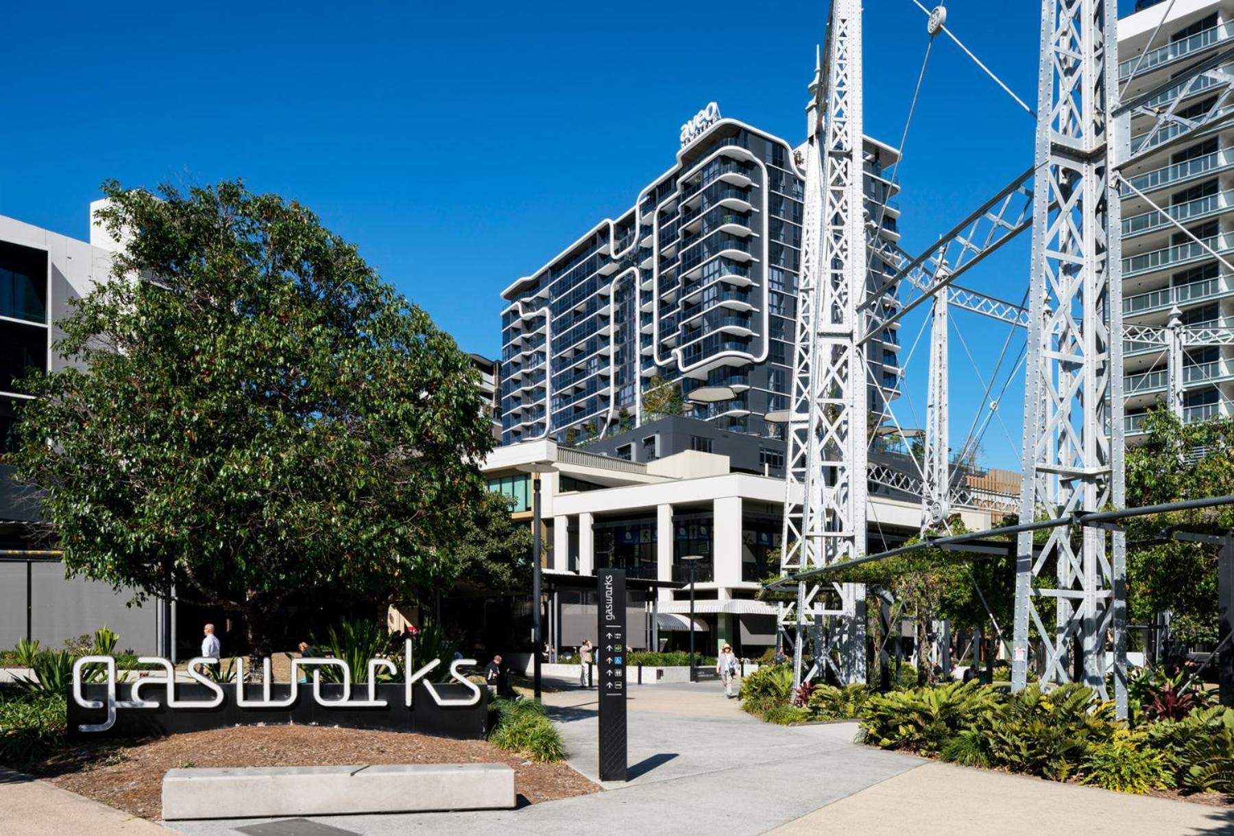 Apartment Spacious With Stunning Views And Car Park! *