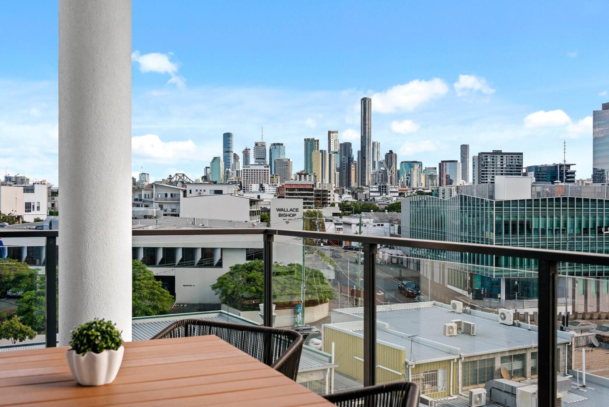 Spacious With Stunning Views And Car Park! Apartment *