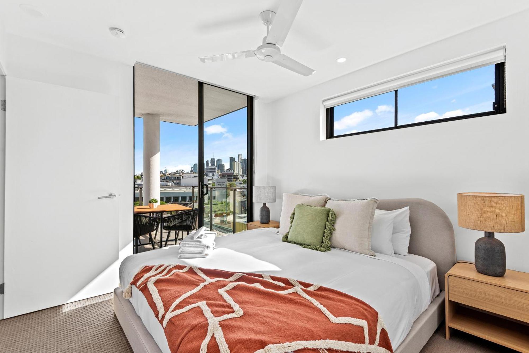 Apartment Spacious With Stunning Views And Car Park!