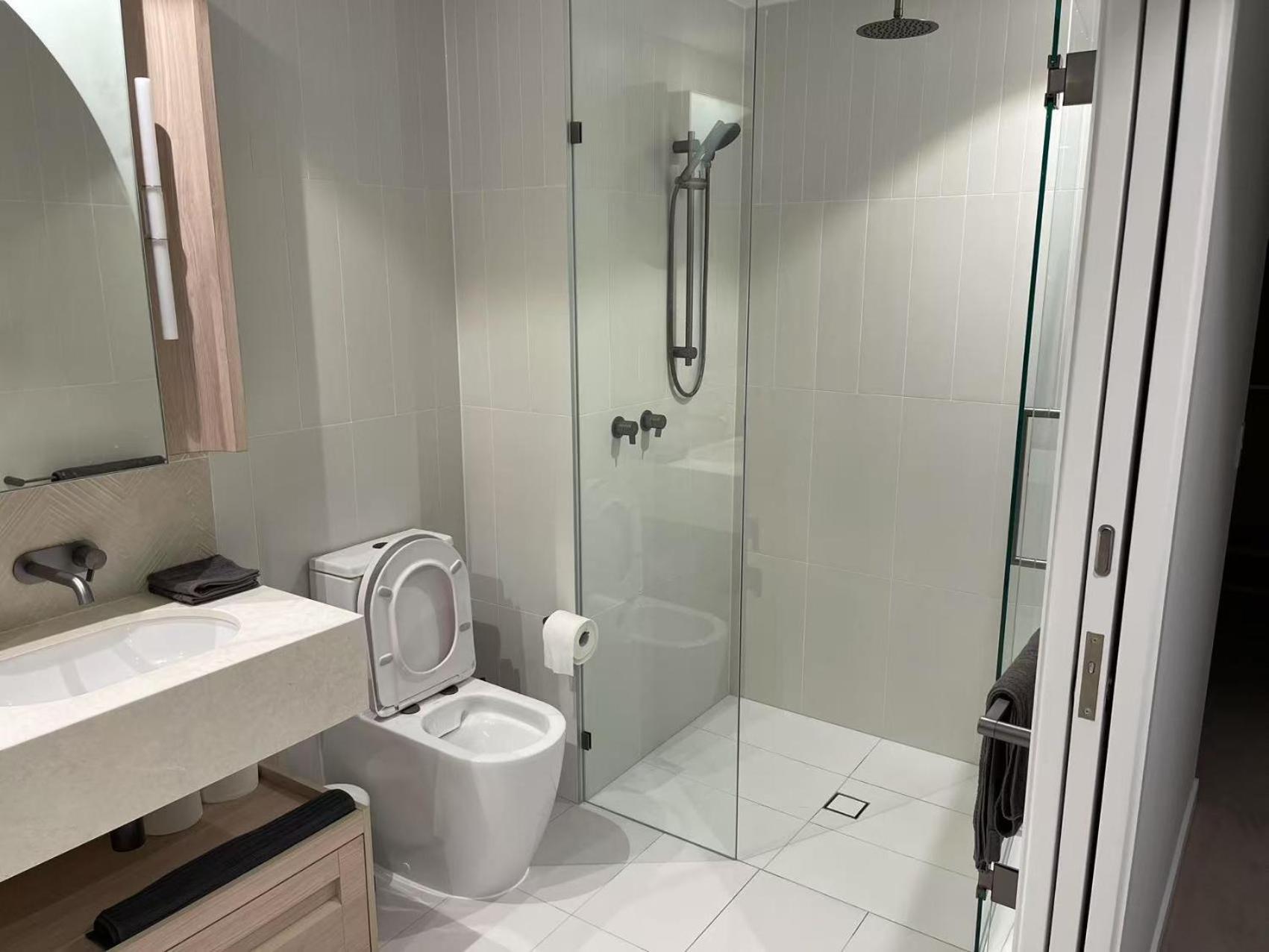Queens Wharf 54th Floor Apartment *