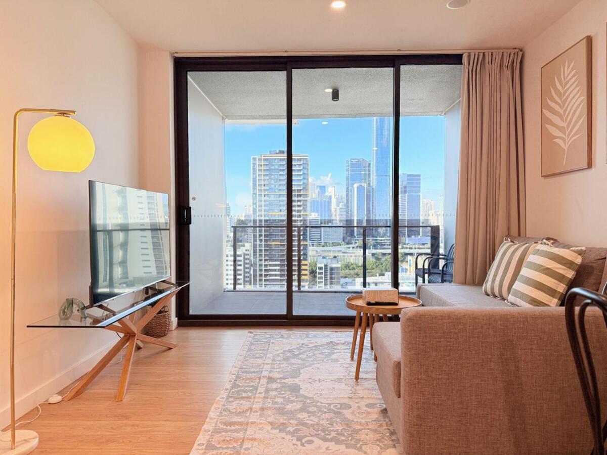 3-bed View With Free Parking Apartment