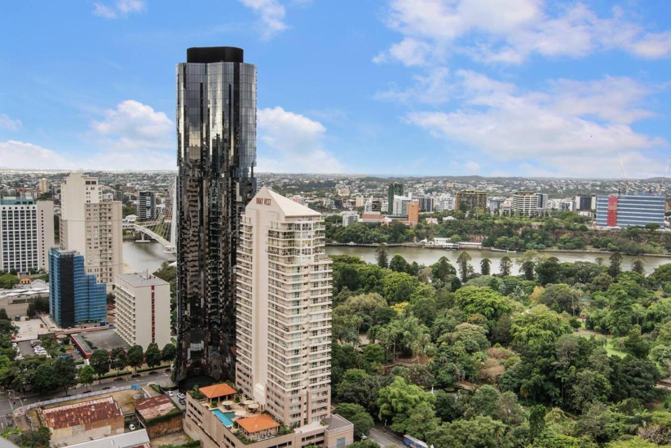 Affordable Luxe And River Views 5 Star Amenities
