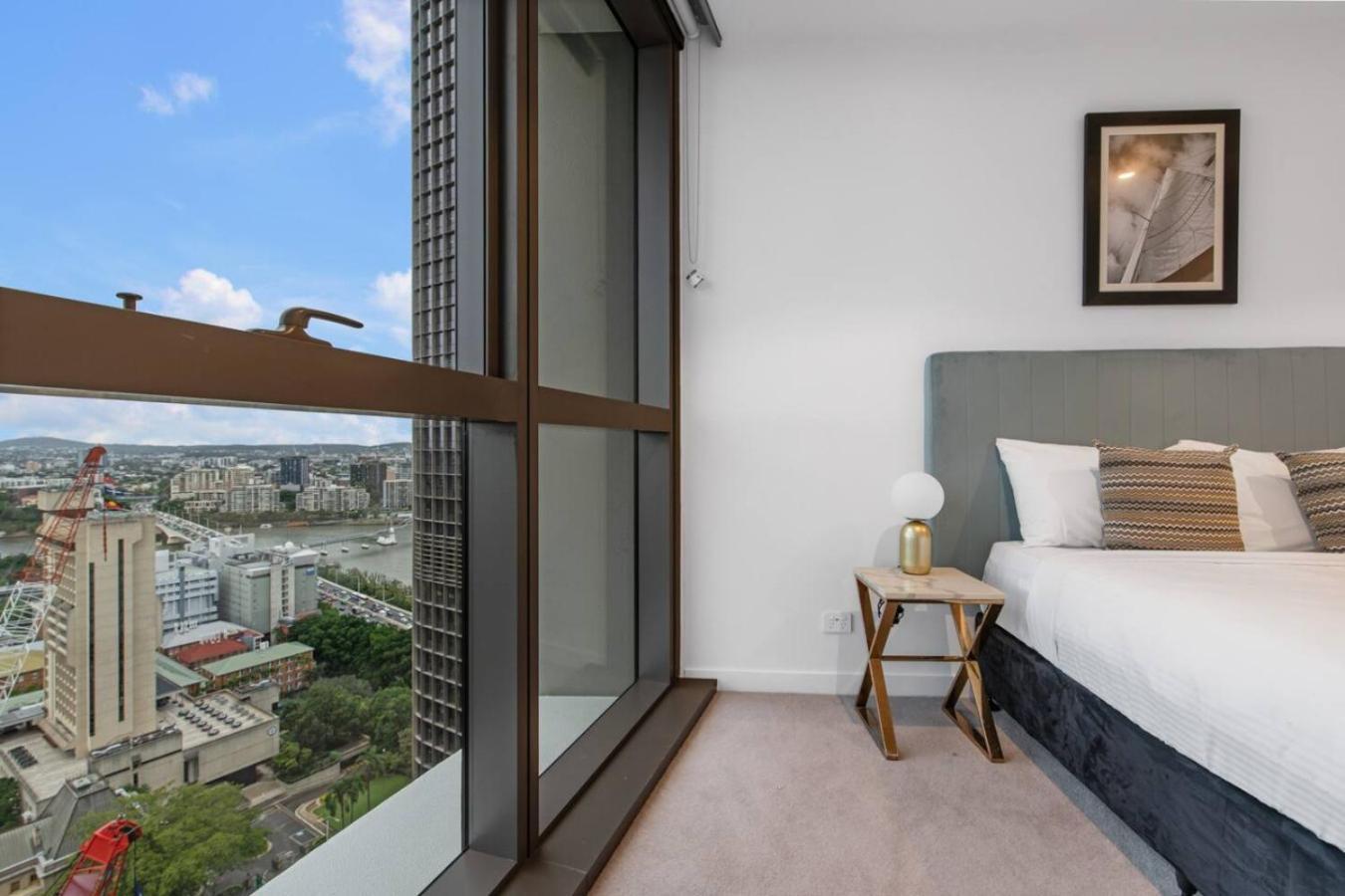 Affordable Luxe And River Views 5 Star Amenities Apartment Brisbane