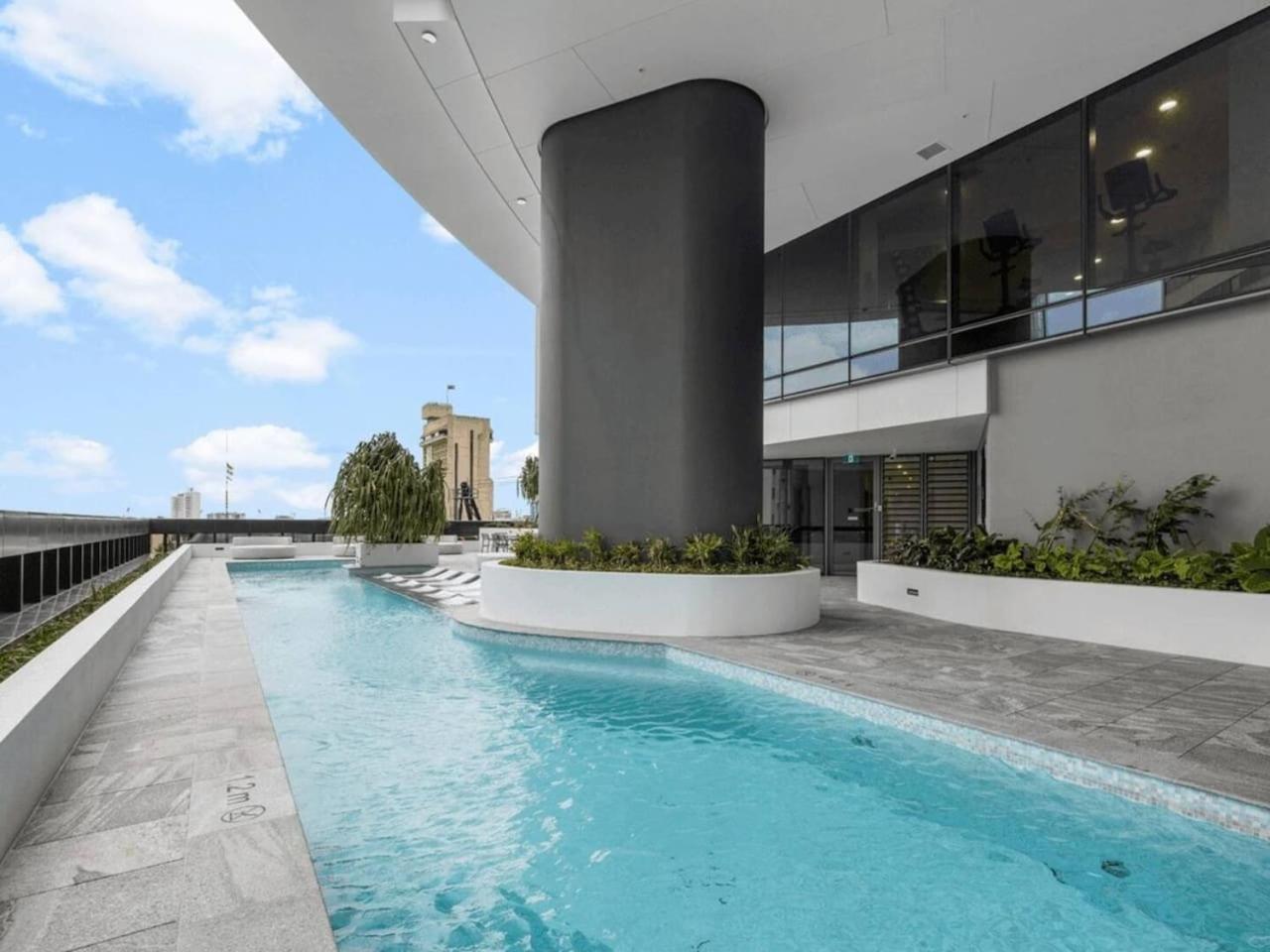Affordable Luxe And River Views 5 Star Amenities Brisbane