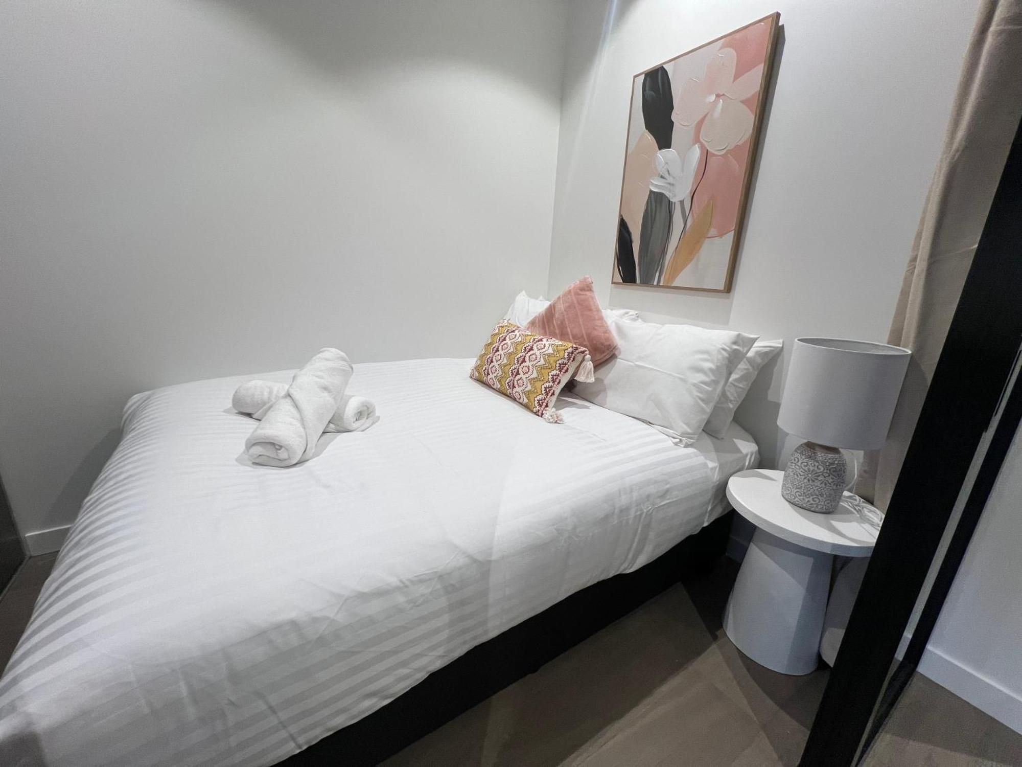 River Glow At Queens Wharf Level 43 Brisbane