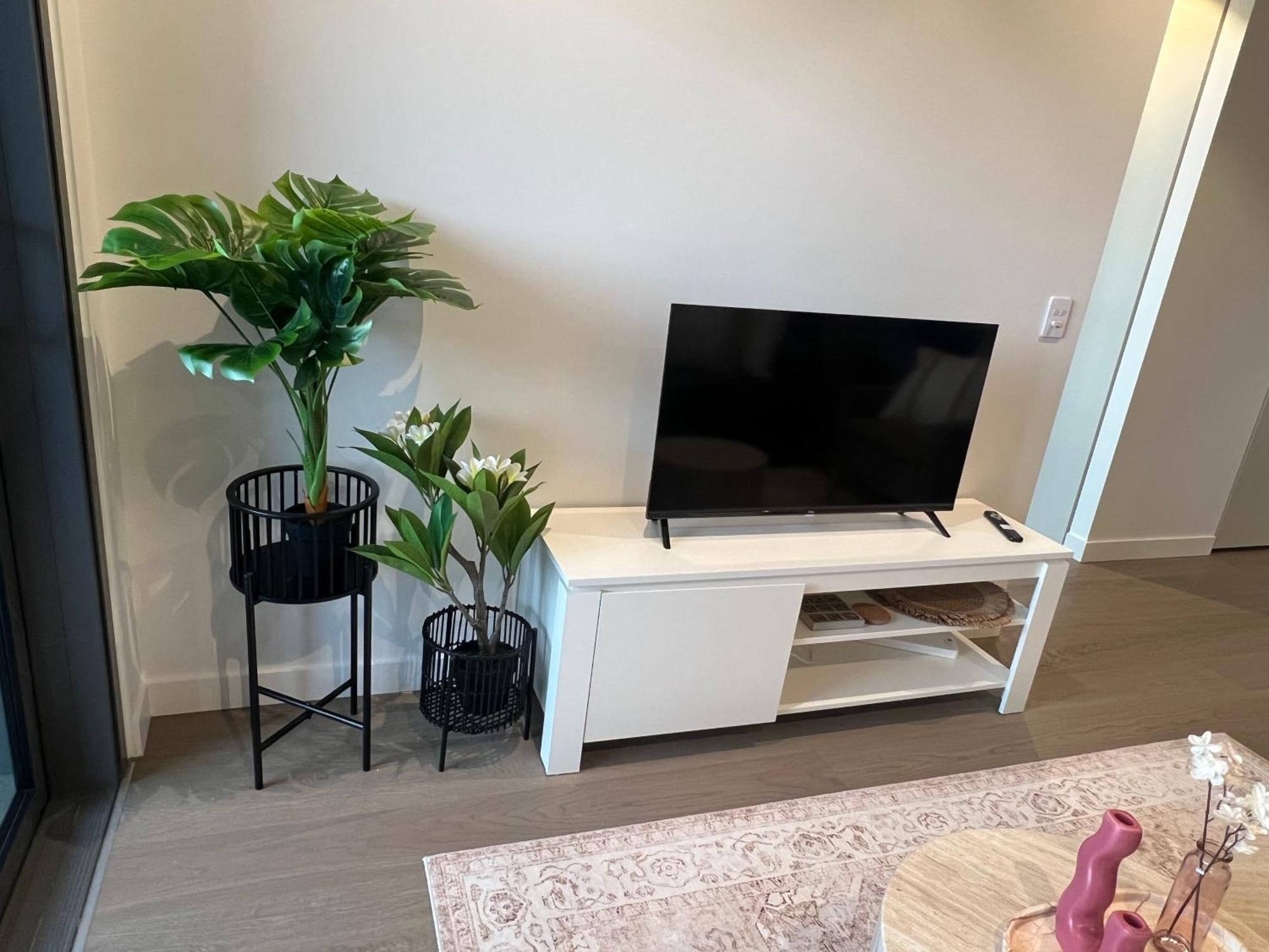 River Glow At Queens Wharf Level 43 Apartment *