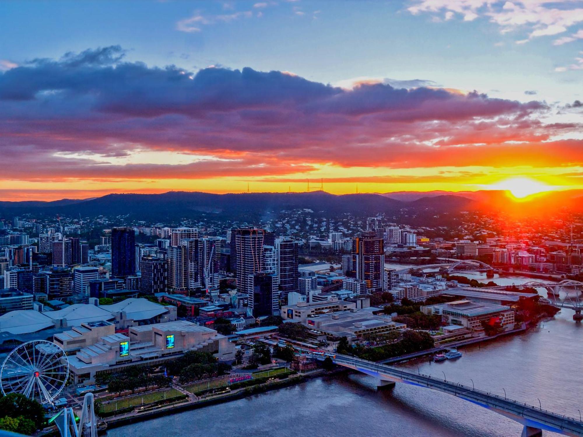 River Glow At Queens Wharf Level 43 Apartment Brisbane