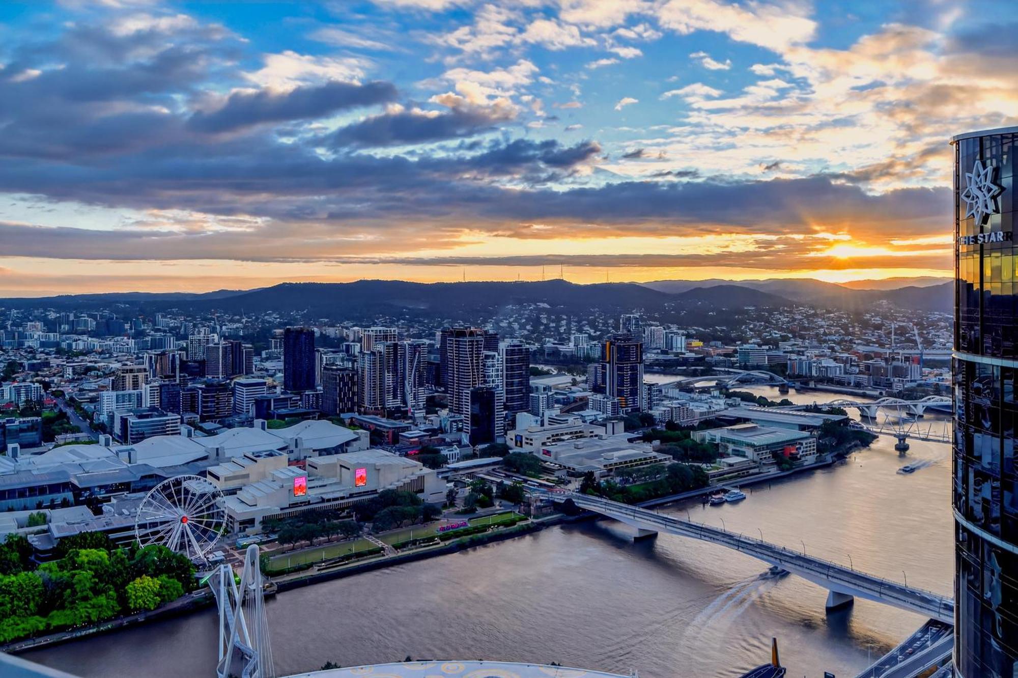River Glow At Queens Wharf Level 43 Brisbane
