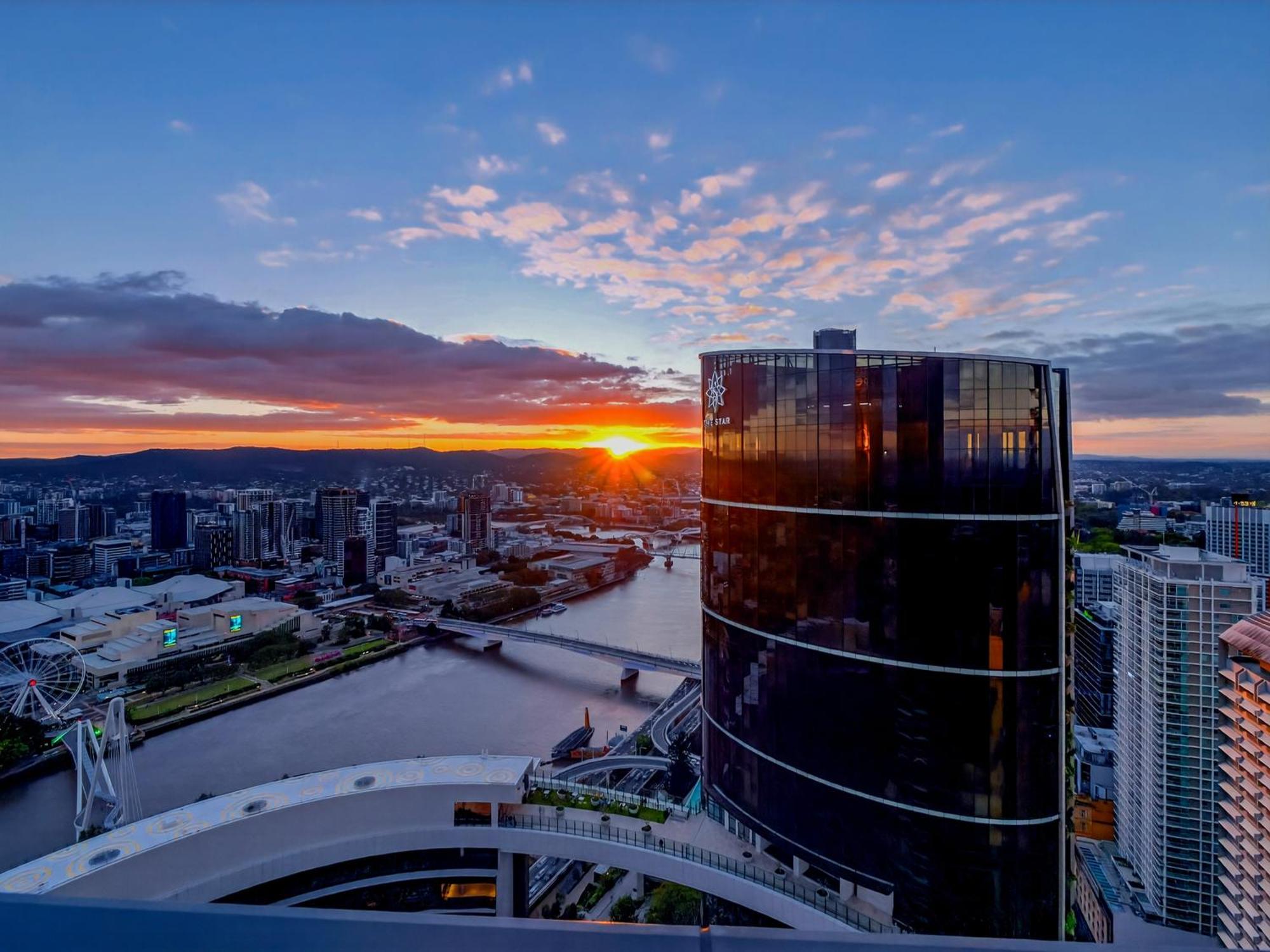 River Glow At Queens Wharf Level 43 Apartment Brisbane