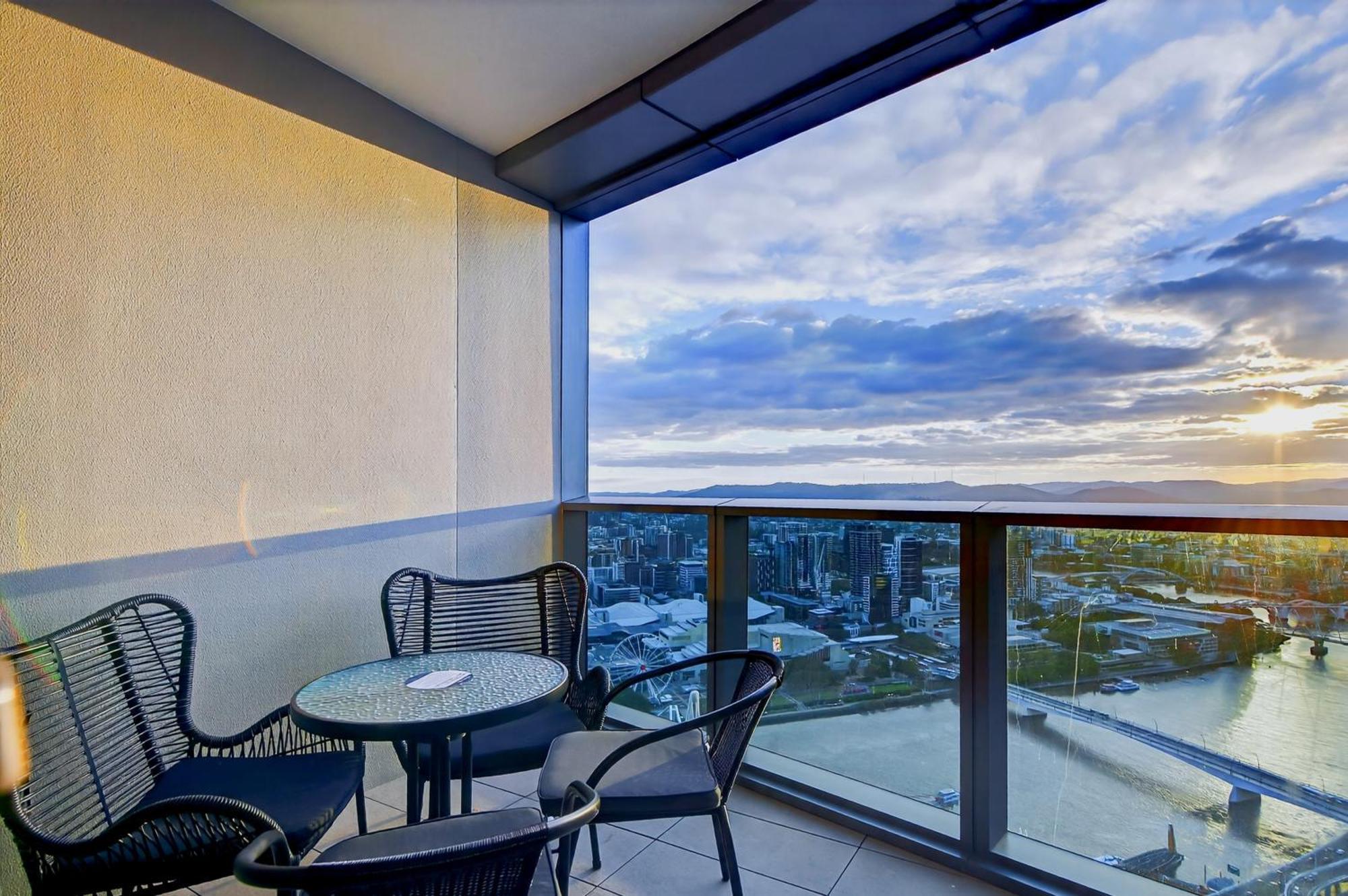 River Glow At Queens Wharf Level 43 Apartment *