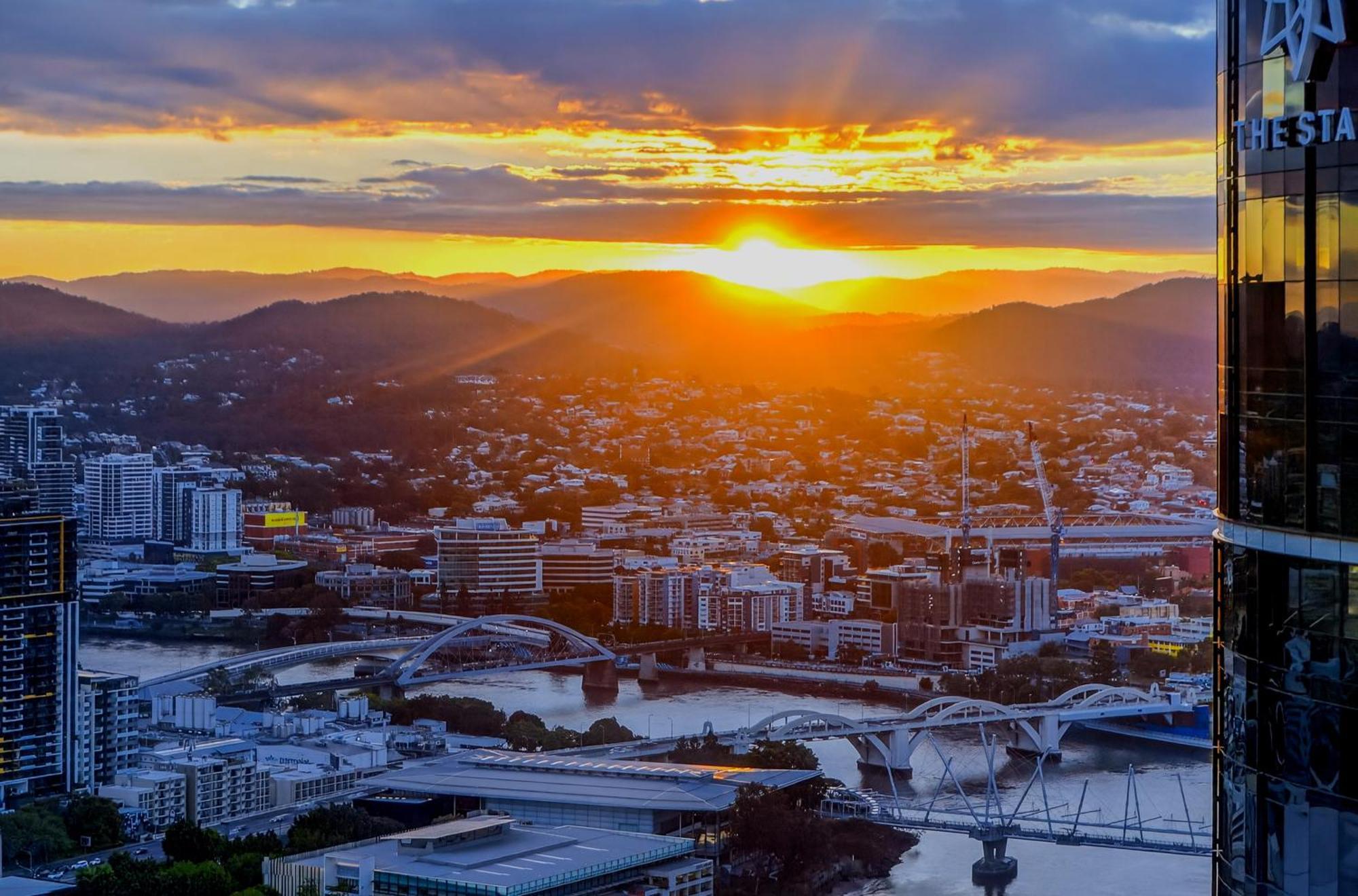 River Glow At Queens Wharf Level 43 Apartment *