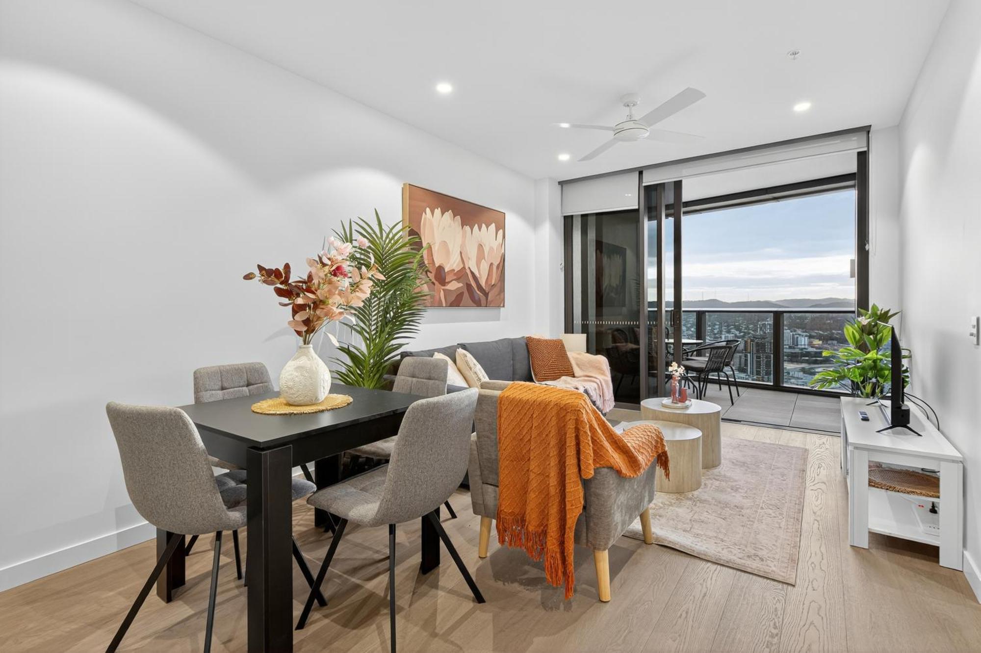 River Glow At Queens Wharf Level 43 Brisbane
