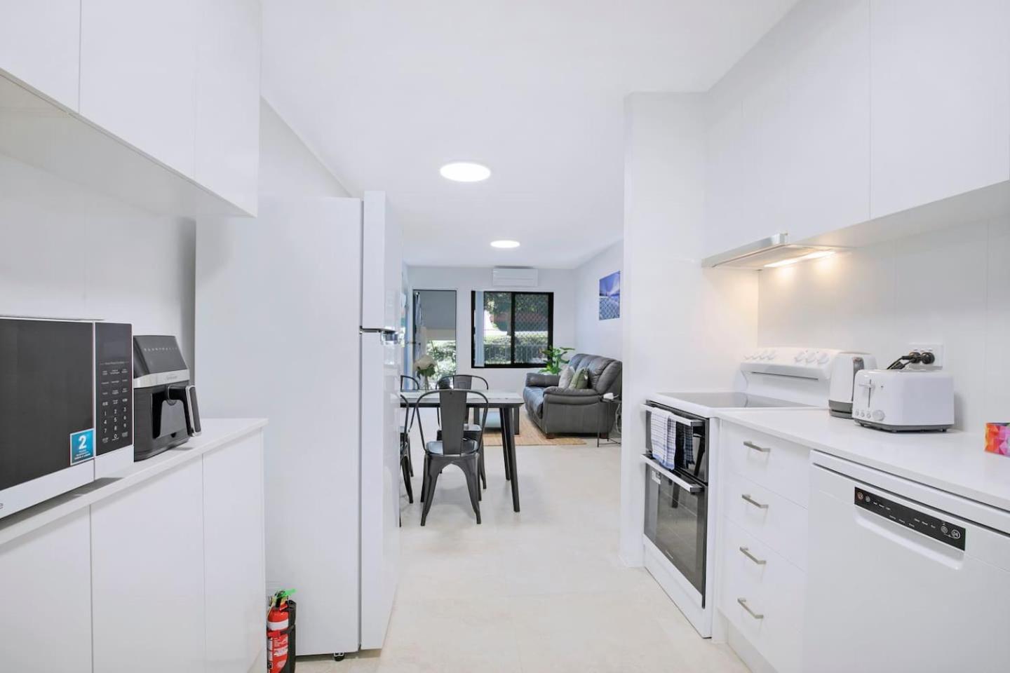Leafy Corner Simple Near River And Cbd Apartment Brisbane