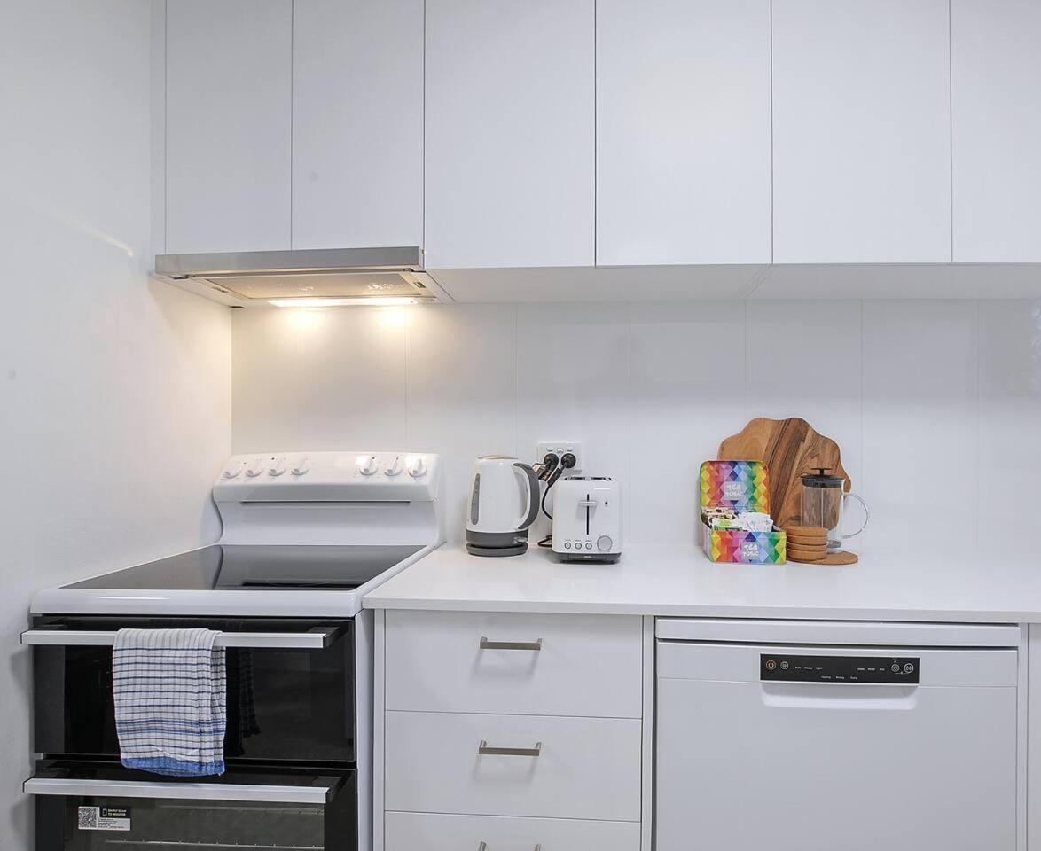 Leafy Corner Simple Near River And Cbd * Brisbane