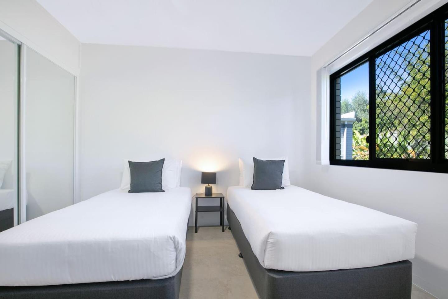 Leafy Corner Simple Near River And Cbd Apartment *