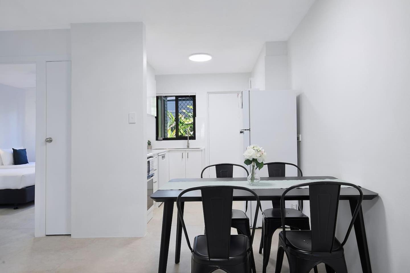 Leafy Corner Simple Near River And Cbd Apartment Brisbane