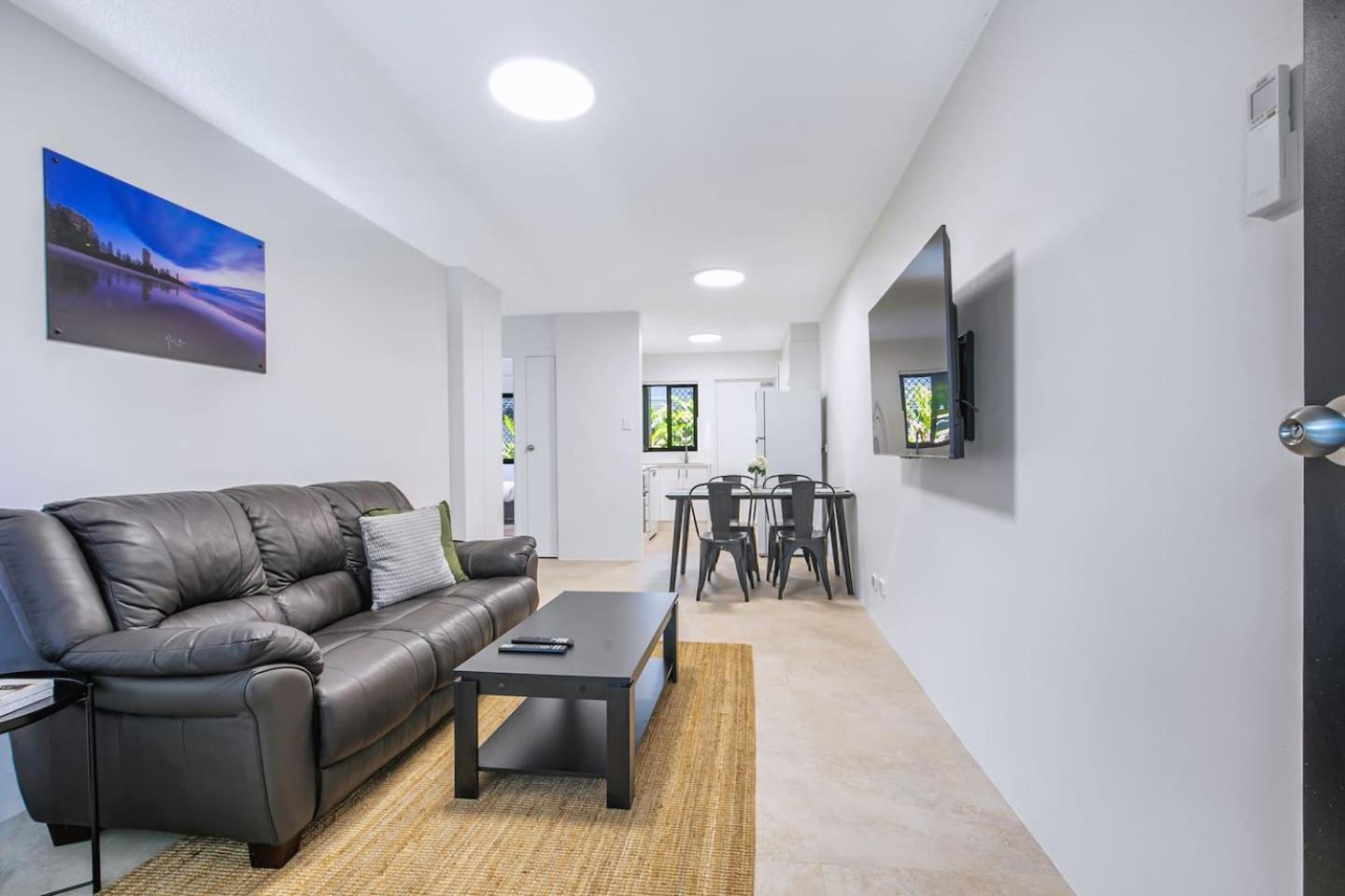 Apartment Leafy Corner Simple Near River And Cbd Brisbane
