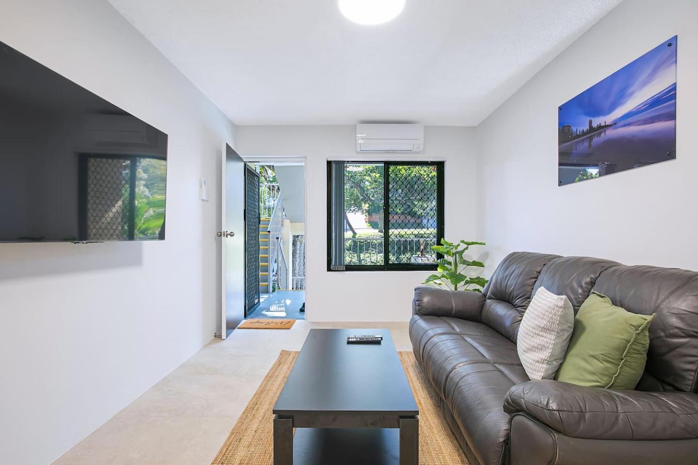 Leafy Corner Simple Near River And Cbd *
