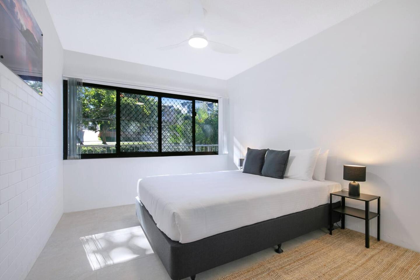 Leafy Corner Simple Near River And Cbd Apartment