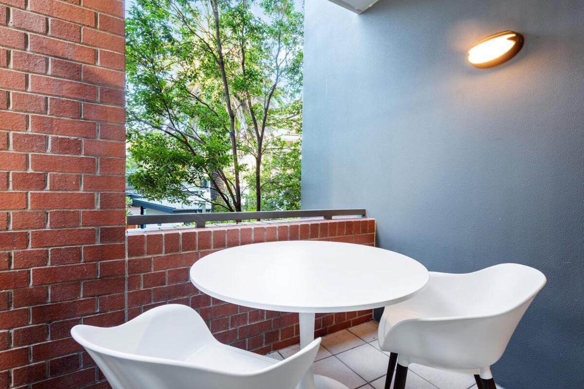 Apartment Trendy Teneriffe - 1bed -1bath - 1car - Balconies *