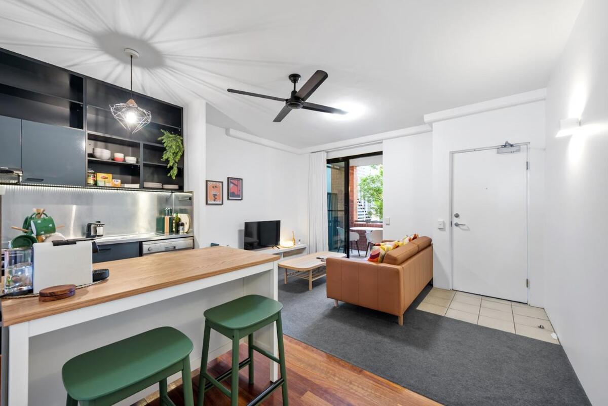 Apartment Trendy Teneriffe - 1bed -1bath - 1car - Balconies *