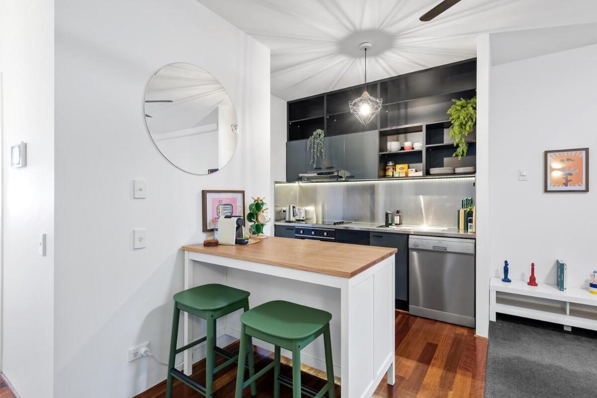 Trendy Teneriffe - 1bed -1bath - 1car - Balconies Apartment Brisbane