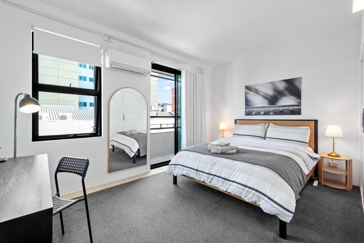 Apartment Trendy Teneriffe - 1bed -1bath - 1car - Balconies