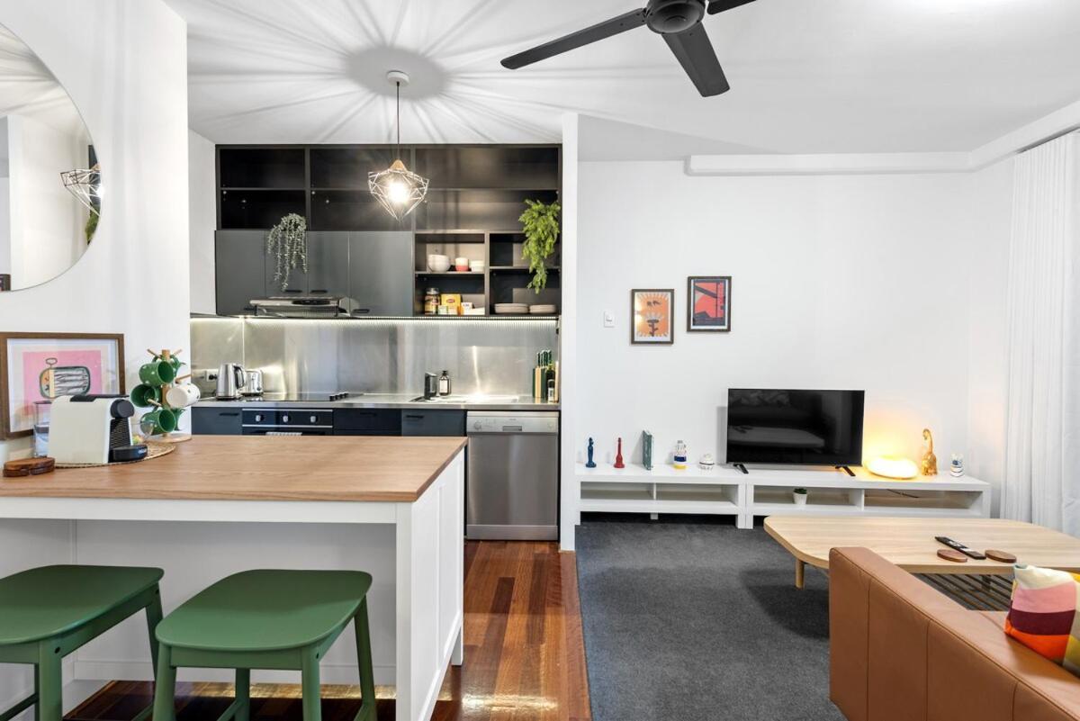 Apartment Trendy Teneriffe - 1bed -1bath - 1car - Balconies *