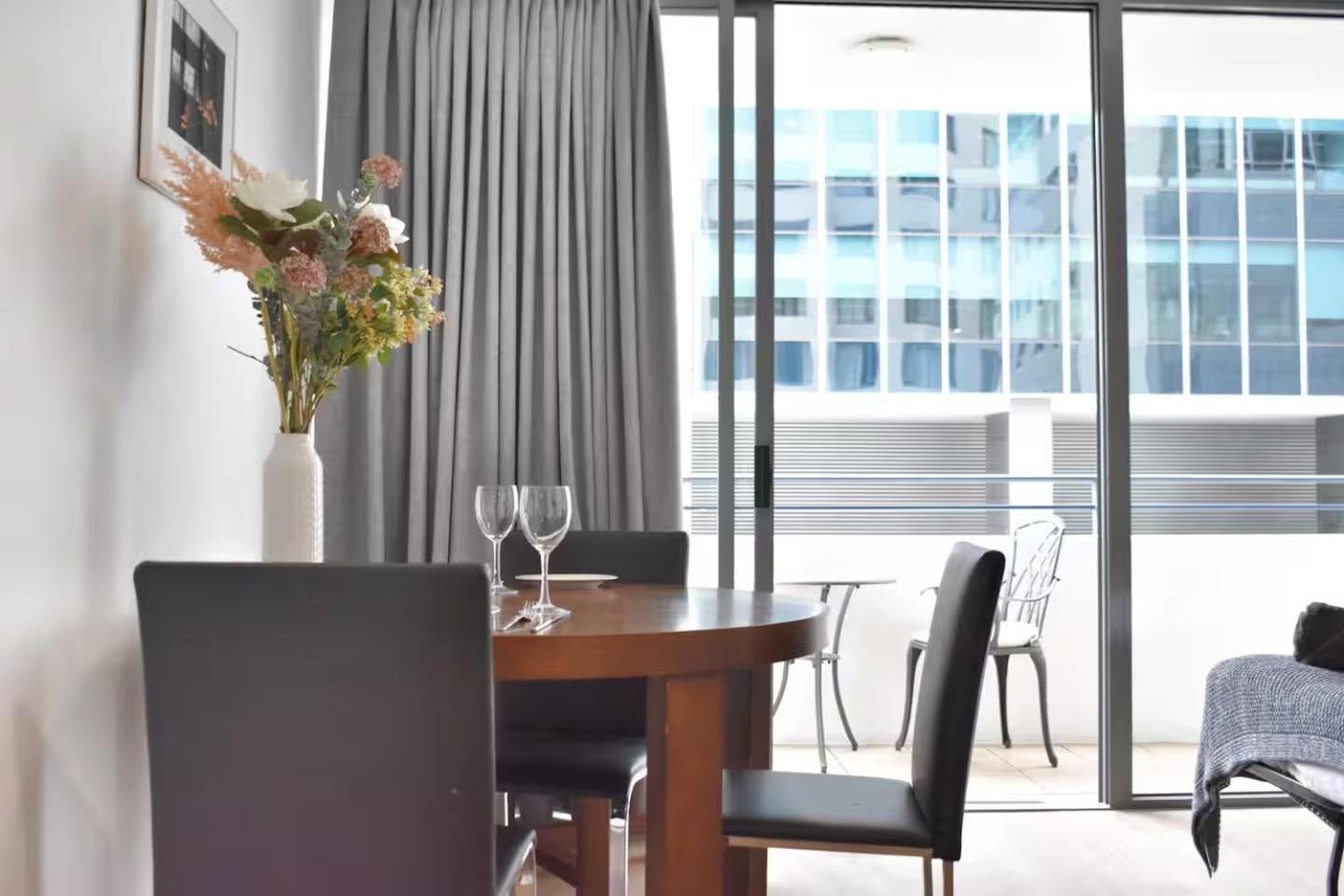 Centre Comfort, Style And Convenience Apartment